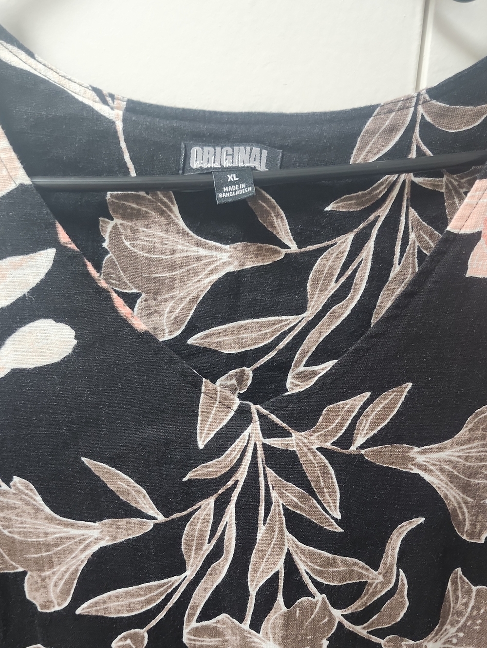 Floral V-Neck Women's Dress in Black and Pink